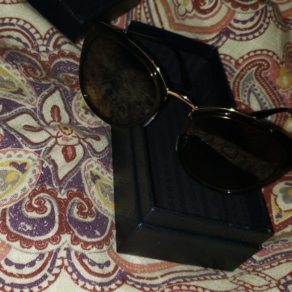 PRADA* 100%Authentic - Picture 3 of 8